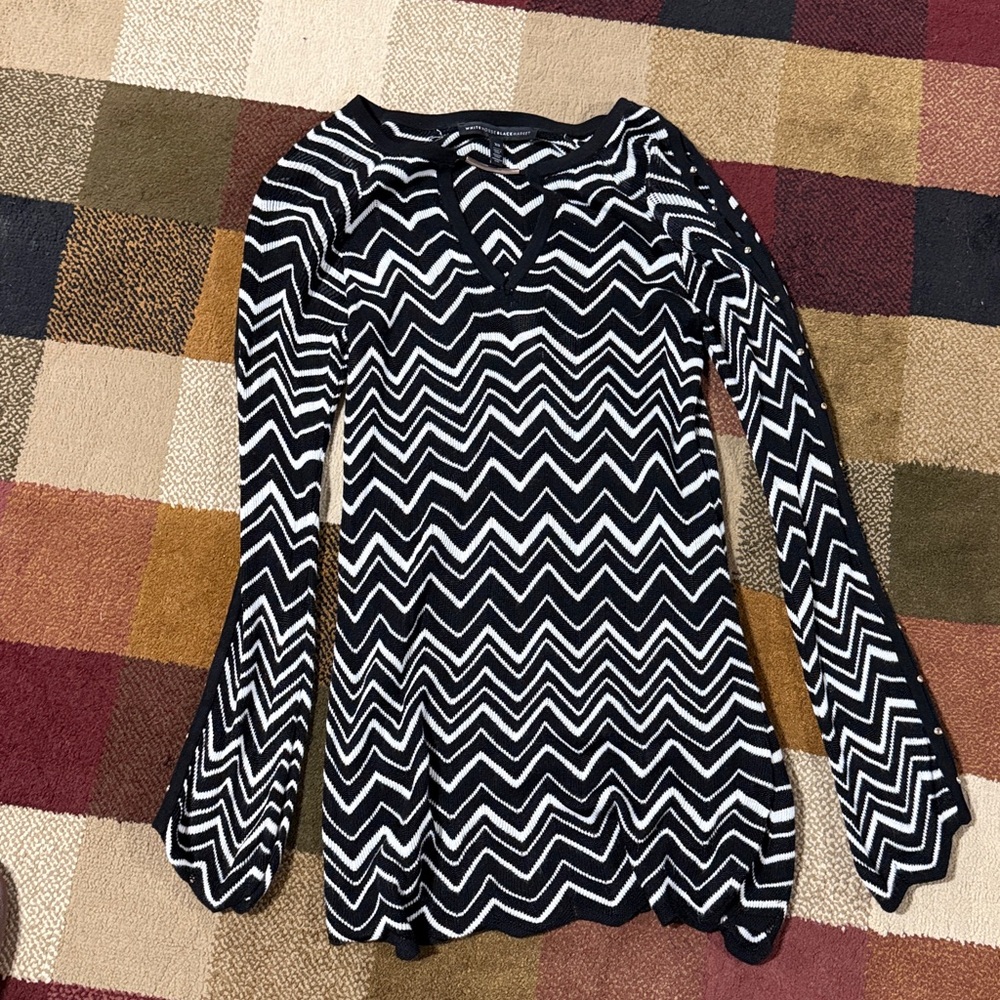 WHITE HOUSE BLACK MARKET Black and White Chevron Knit Mini/Long Top